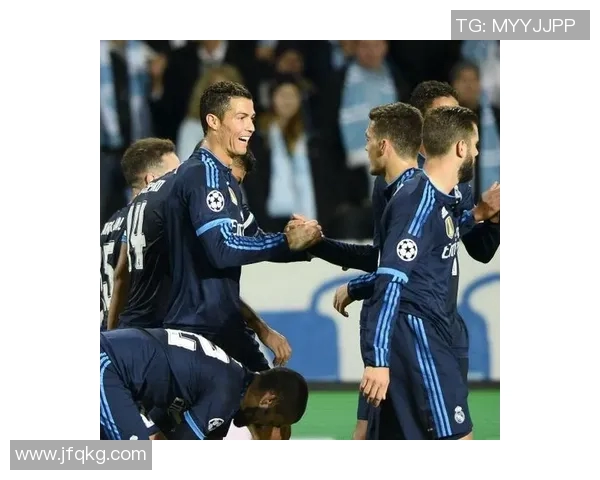 足球欧冠小组赛恢复，巴黎圣日耳曼击败曼联，梅西压哨绝杀！